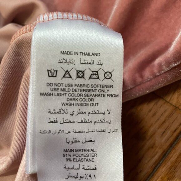 Adidas velvet material top size Large - Picture 10 of 11